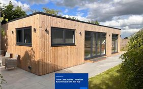 Court Lane Stables - Premium Rural Retreat With Hot Tub